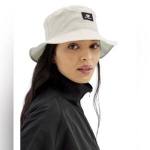 New Balance Lightweight Reversible Tan/Light Seafoam Bucket Hat OS